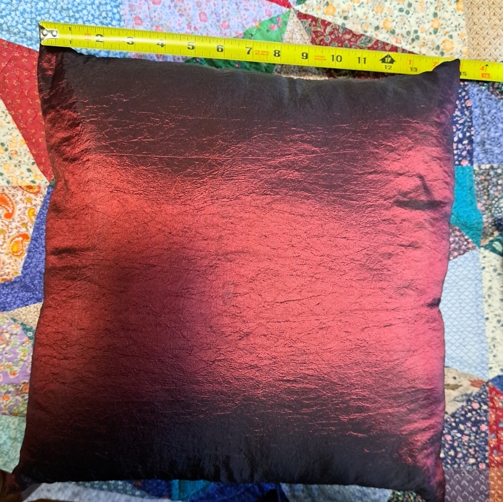 2 throw pillows - Picture 2 of 4